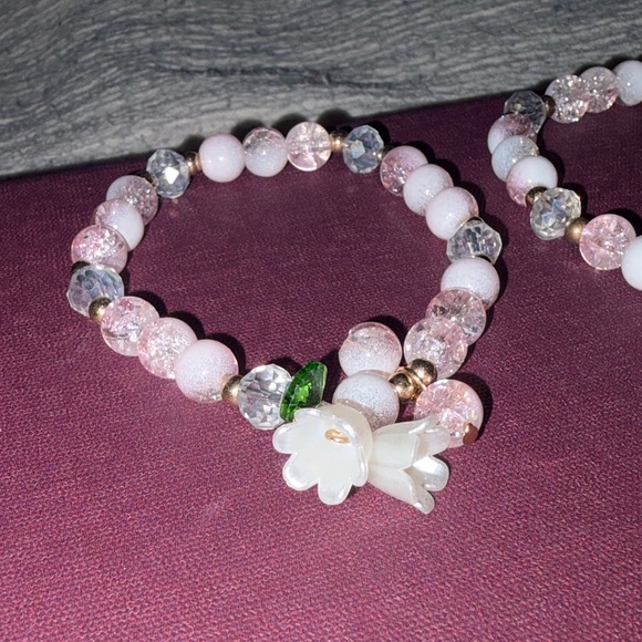 Pale Pink Lily Flower Beaded Bracelet NEW - Picture 4 of 5
